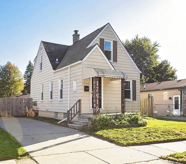 Foto del edificio - Updated 4 bedroom in Roseville