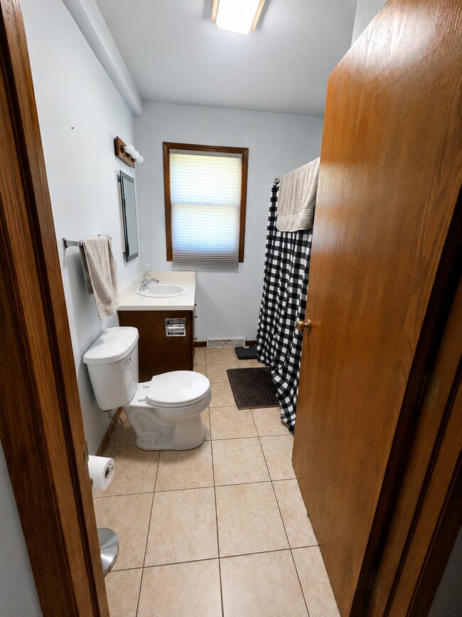 Foto del edificio - Charming 2-Bedroom Home in a Quiet Residential Neighborhood