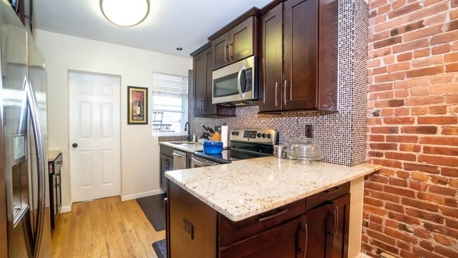 Building Photo - 134 Garden St