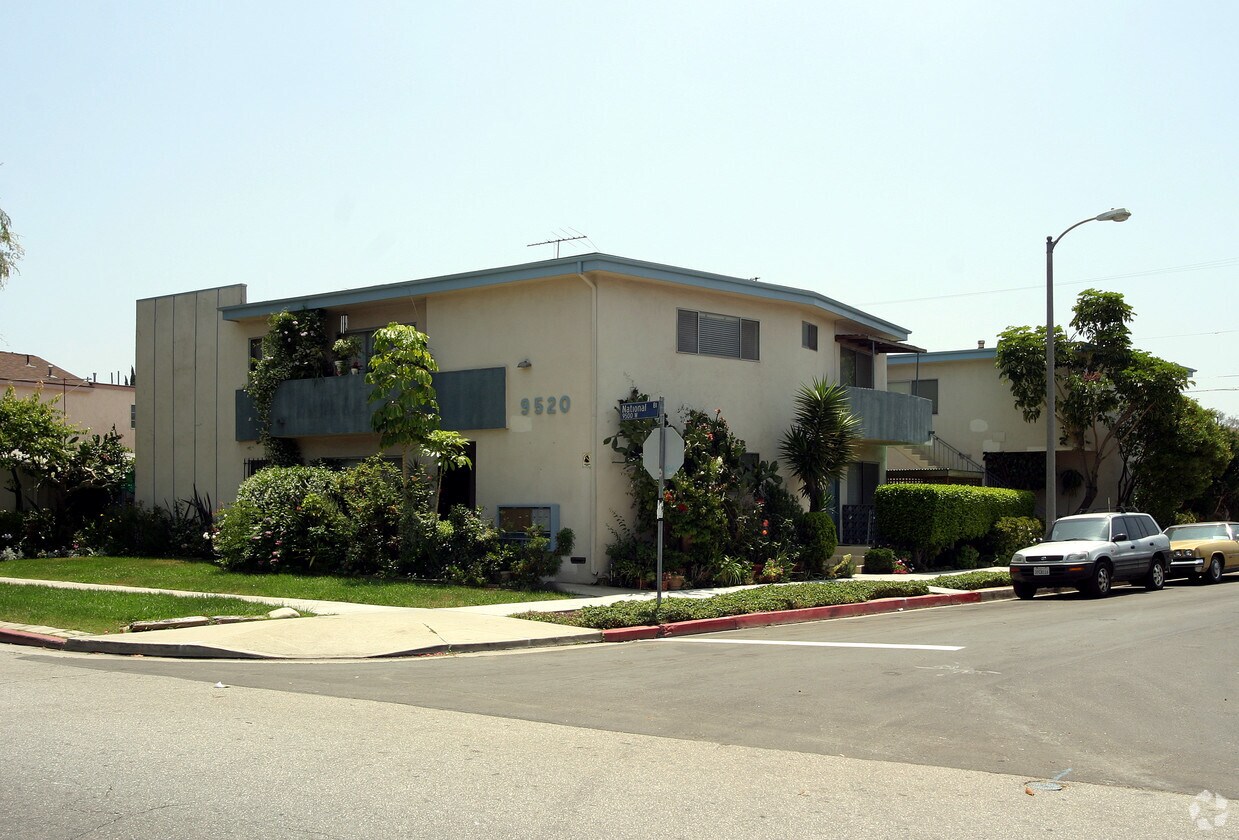 Primary Photo - 9520 National Blvd