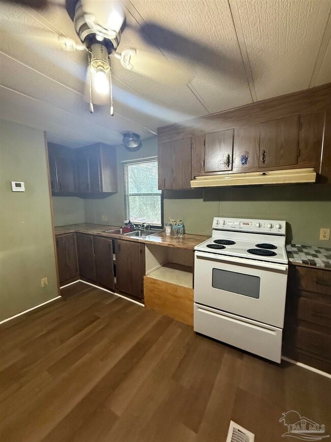 Foto del edificio - 2866 Pine Forest Rd