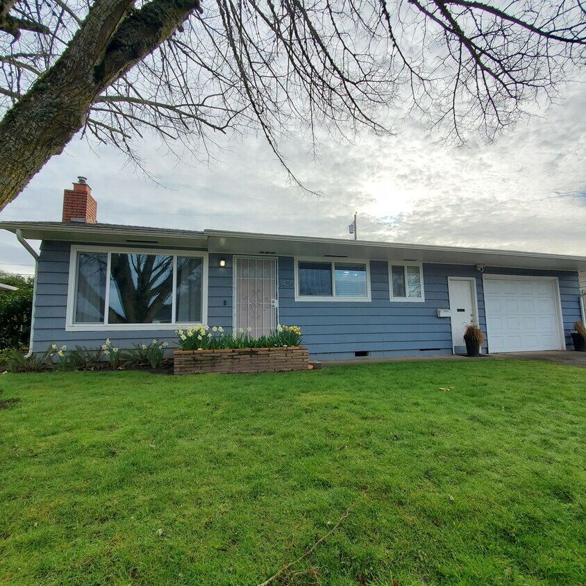 Primary Photo - Recently Updated Pet Friendly 3 Bed House ...