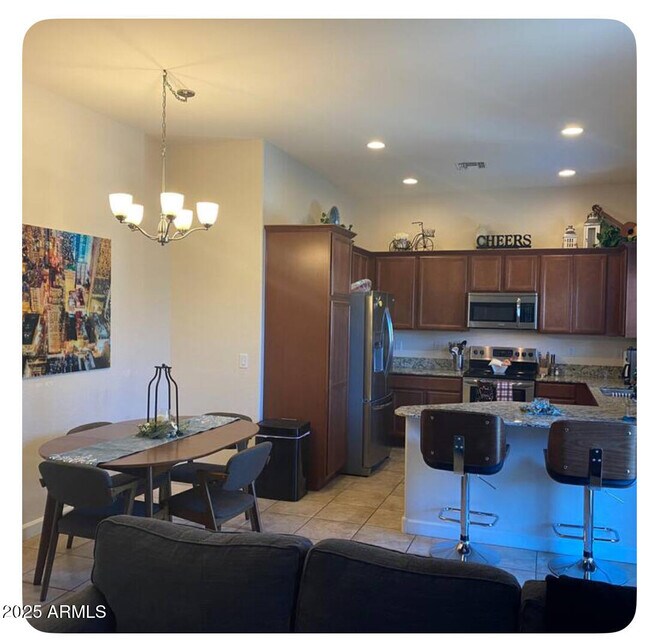 Building Photo - 1367 S Country Club Dr