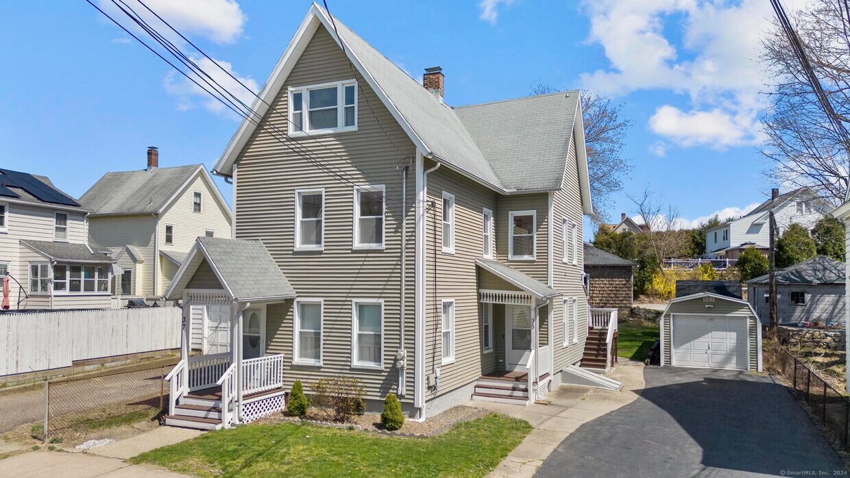 35 Oak Ave, Shelton, CT 06484 Room for Rent in Shelton, CT