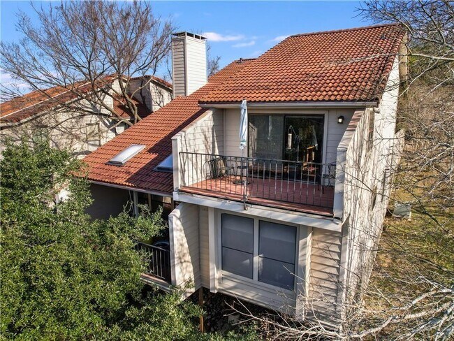 Building Photo - 6820 Cypress Point N