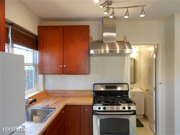 Building Photo - 880 Santa Rita Ave