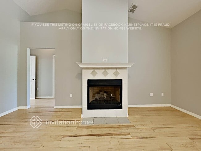 Building Photo - 2890 Alameda Del Norte