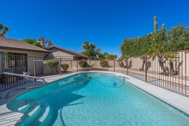 Foto del edificio - 8742 E San Daniel Dr