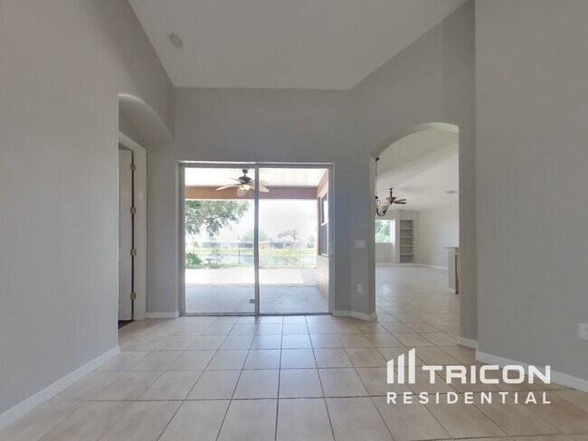 Foto del edificio - 12305 Aster Ave