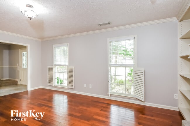 Building Photo - 1214 Hollytree Ct