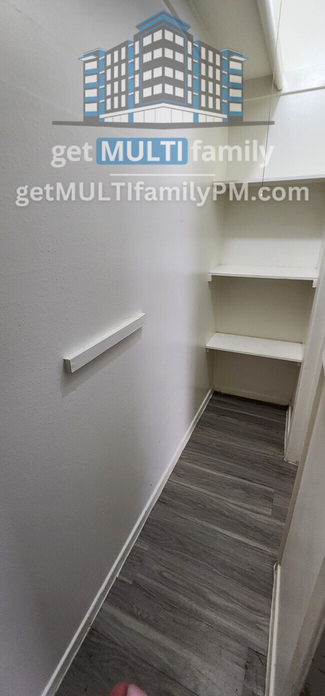 Foto del edificio - 2413 W Hazelwood St