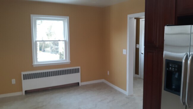 kitchen, dining area - 262 Old Mamaroneck Rd
