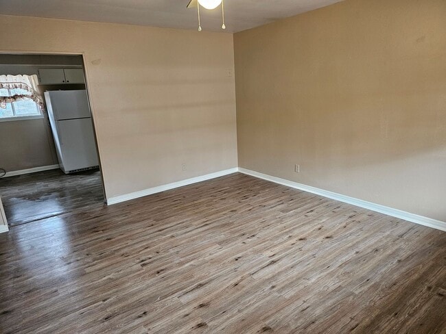 Building Photo - 3008 Willow Dr