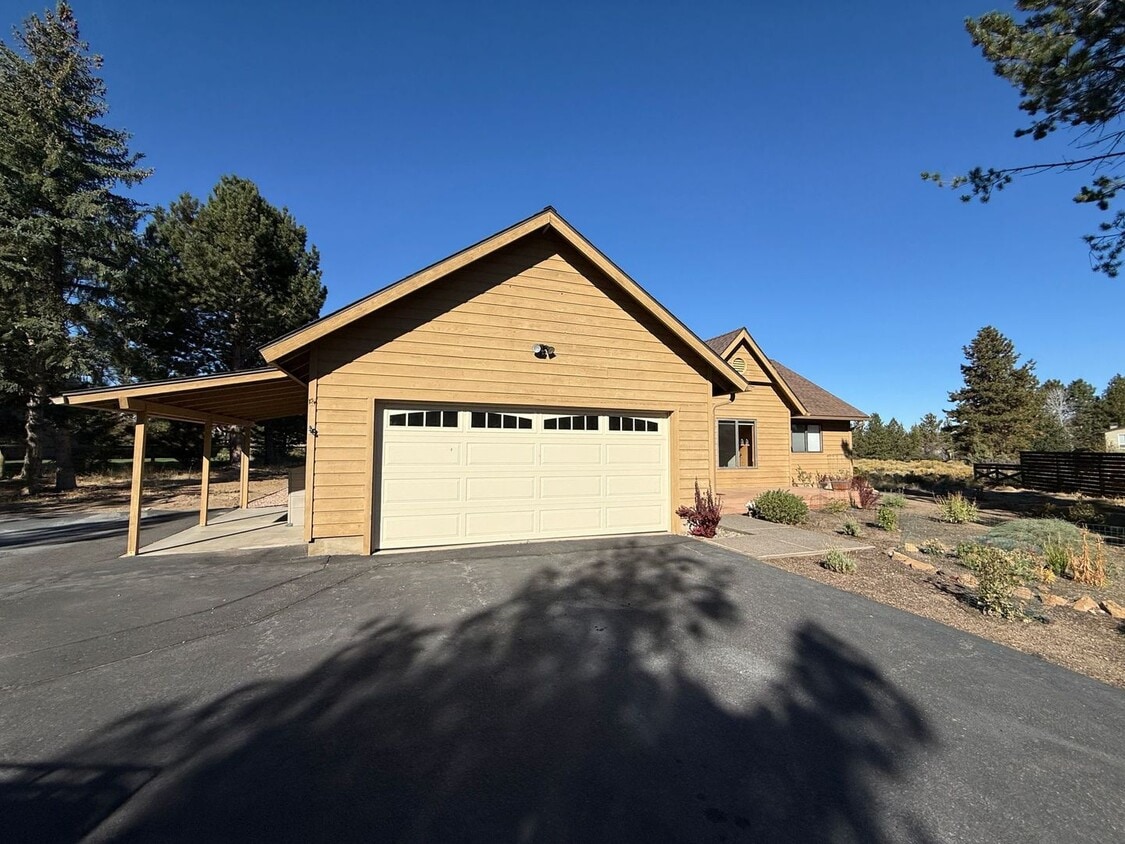 Primary Photo - County Setting in NW Bend - 3 Bedroom / 2 Bathroom