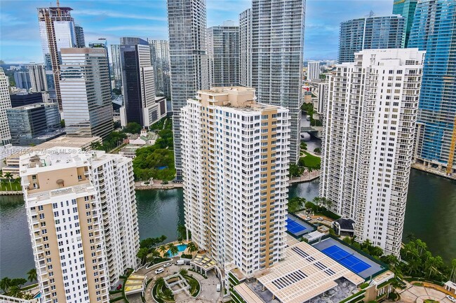 Foto del edificio - 801 Brickell Key Blvd