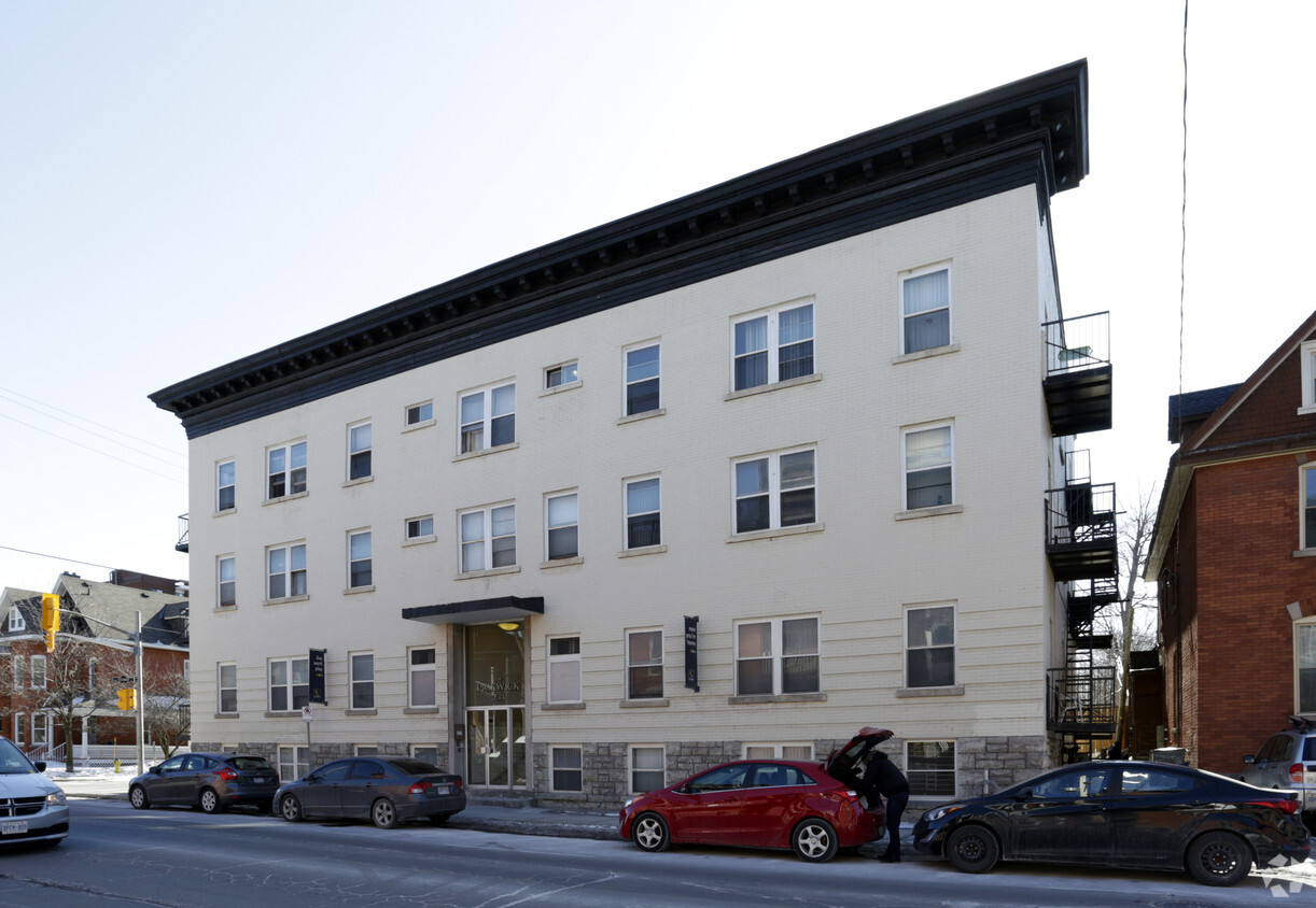 Building Photo - The Pickwick