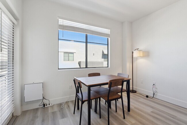 Foto del edificio - 6610 N 93rd Ave