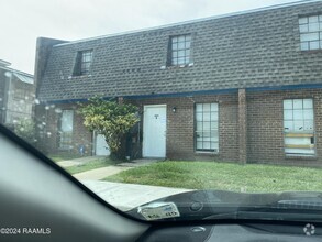 Building Photo - 605 Marigny Cir