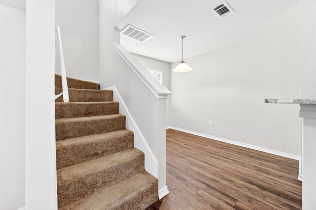 Foto del edificio - 9837 Walnut St