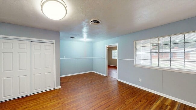 Building Photo - 5817 Sandra Dr