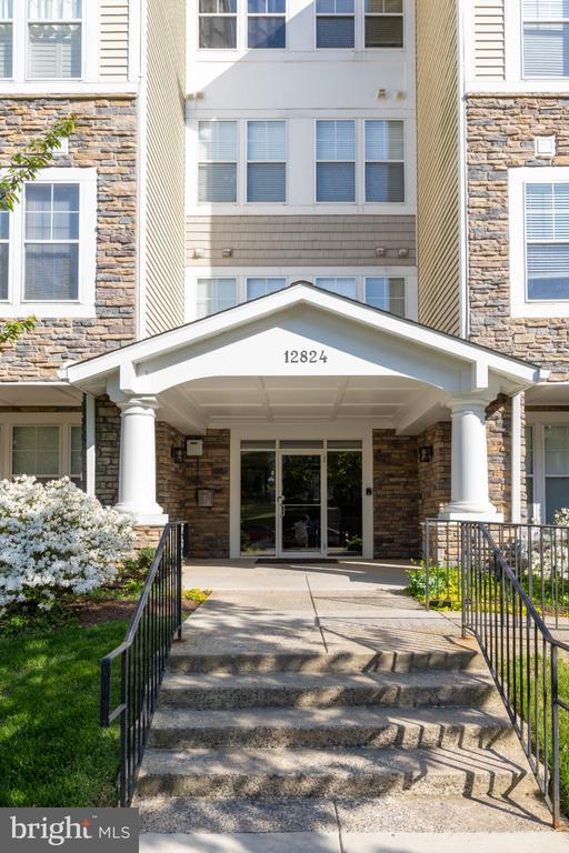 Foto del edificio - 12824 Clarksburg Square Rd