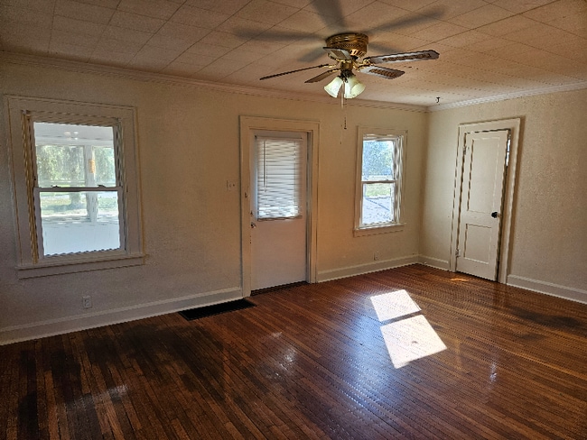 Building Photo - 1008 Muncie