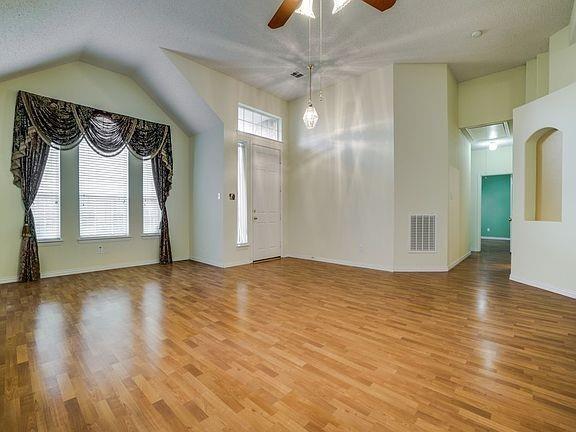 Foto del edificio - 3332 Spring Mountain Dr