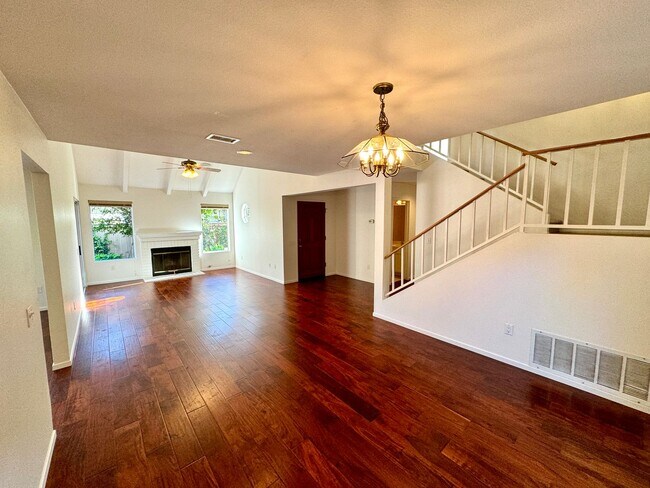 Foto del edificio - Great 3B/2.5BA House in Gated Community in...