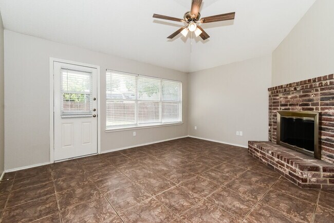 Building Photo - 1621 Cool Springs Dr