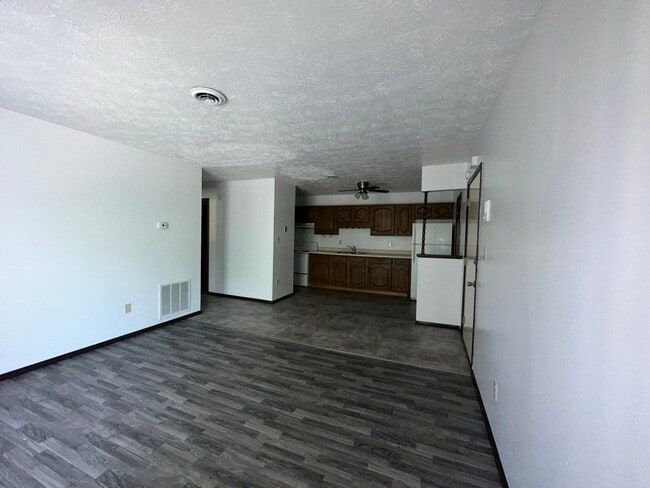 Building Photo - 92 Palomino Dr