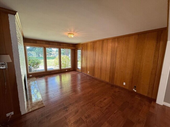 Foto del edificio - 4135 Rivercrest Dr N