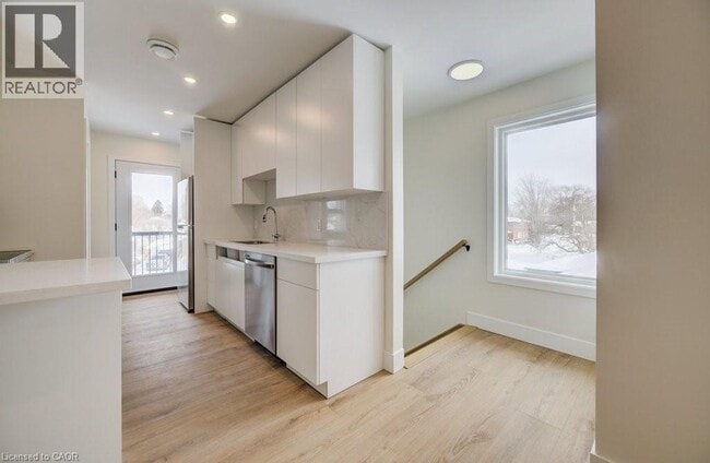 Building Photo - 19 Downey St