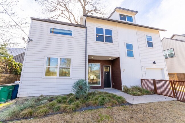 Foto del edificio - Spacious + Modern East Austin Contemporary 3bd/2.5ba + 3rd Floor Bonus Room!