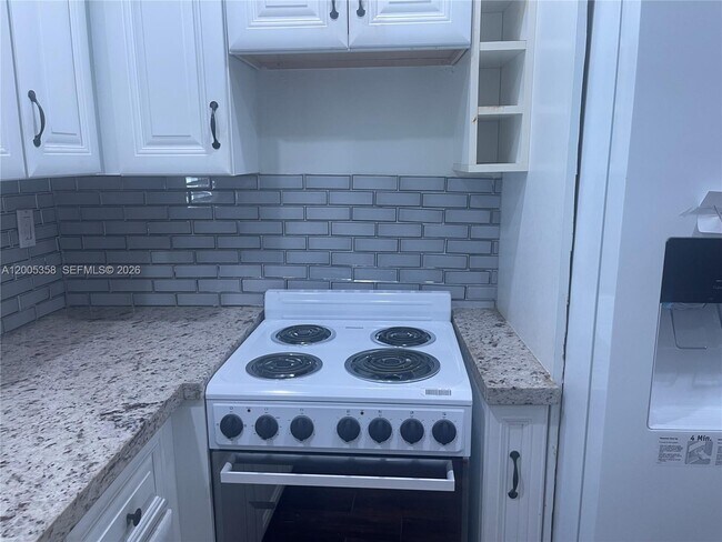 Foto del edificio - 554 NE 74th St