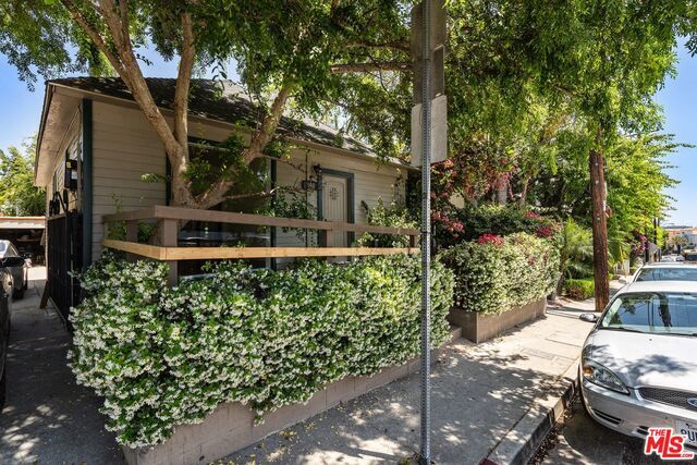Building Photo - 968 N San Vicente Blvd