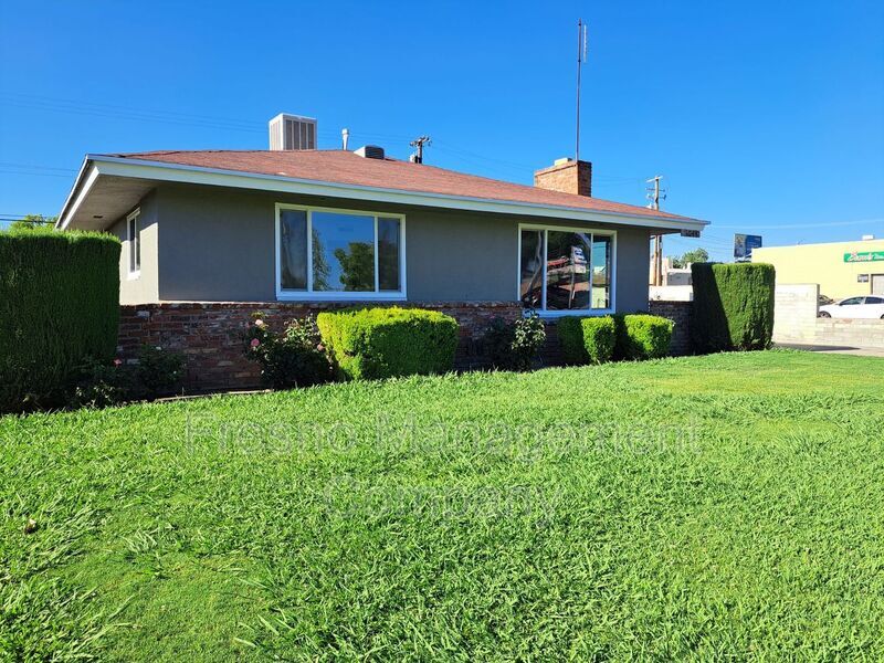 Foto principal - 3051 E Clinton Ave