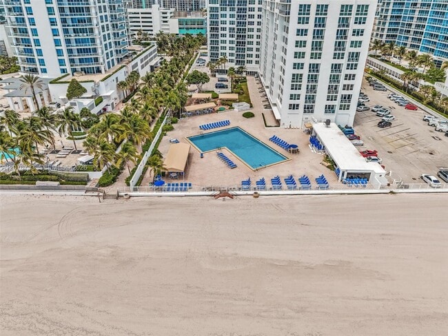Building Photo - 3505 S Ocean Dr