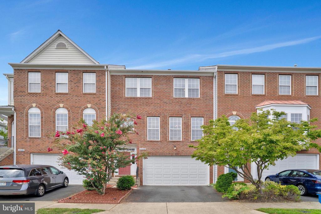 Primary Photo - 22438 Maison Carree Square