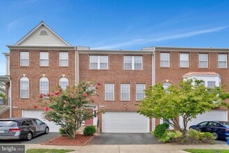 Building Photo - 22438 Maison Carree Square