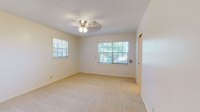 Building Photo - 109 Lowe Dr