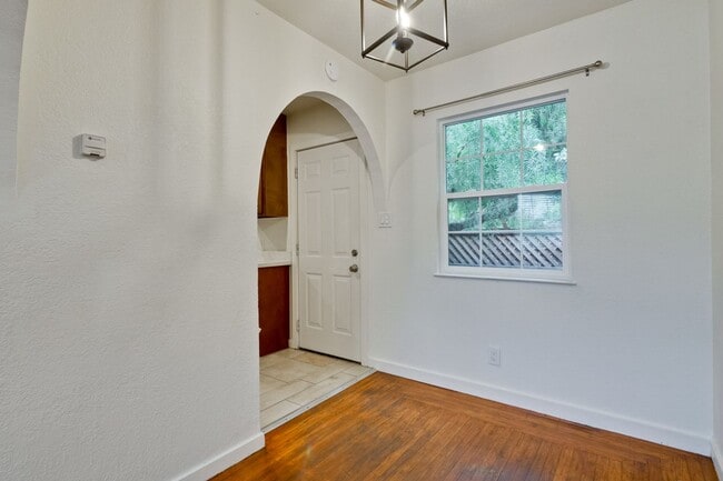 Photo - I Street Apartment