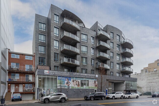 Building Photo - 37 W End Ave