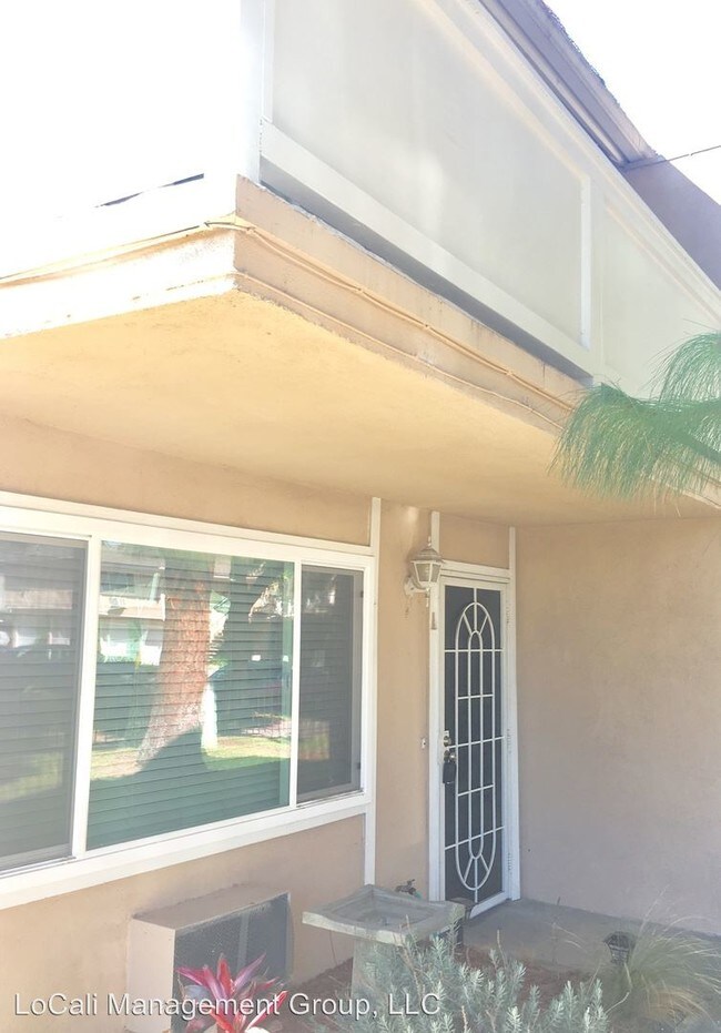 Building Photo - 2 br, 2 bath Apartment - 410 N. Clark St #A
