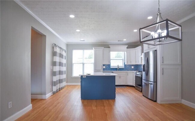 Building Photo - 6616 Splashwater Dr