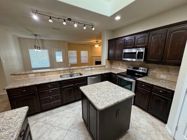 Foto del edificio - Argyle ISD Gem with Huge Private Backyard & Open Floorplan