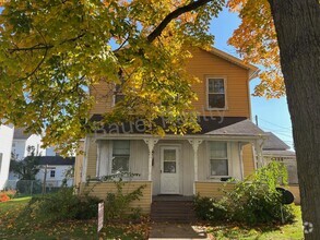 Building Photo - 237-239-239 Maple St