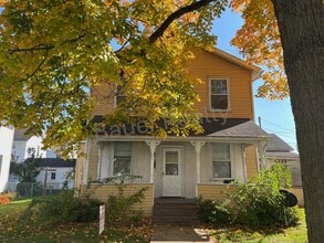 Building Photo - 237-239-239 Maple St