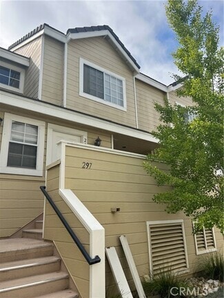 Building Photo - 2800 Plaza del Amo