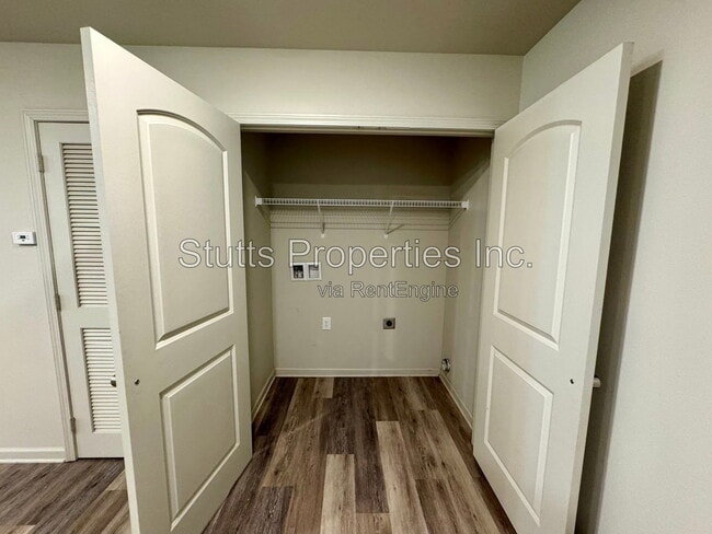 Building Photo - 201 Spindle Ct