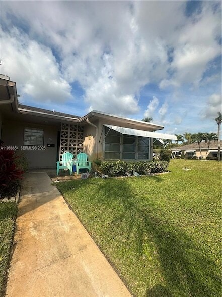 Photo - 1252 Club Dr W House